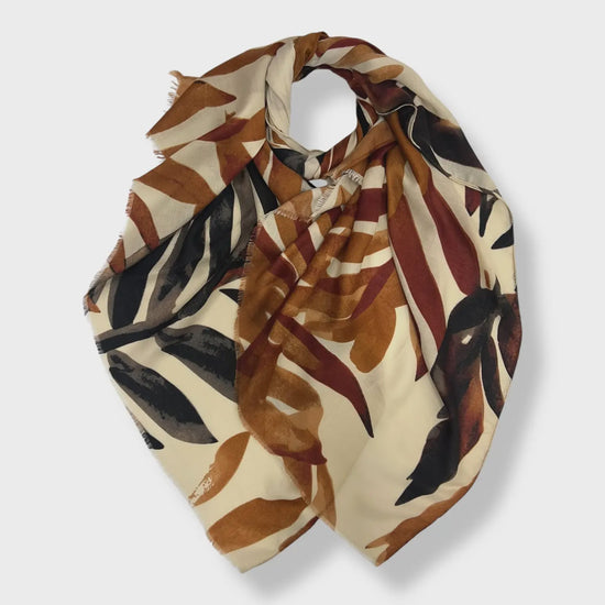 Big Amazon Leaves Scarf Beige