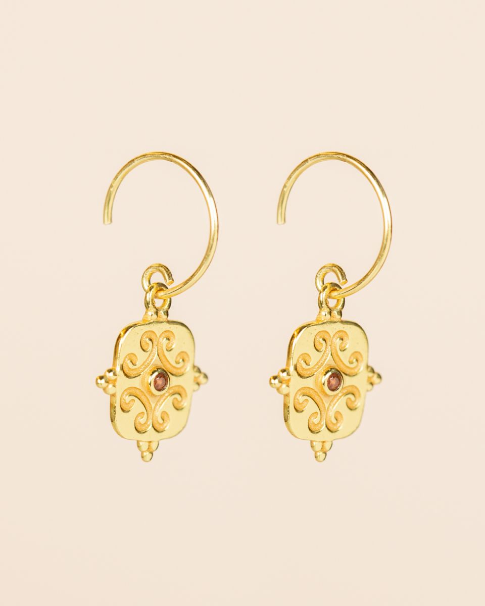 muja juma Naïma Garnet Earrings