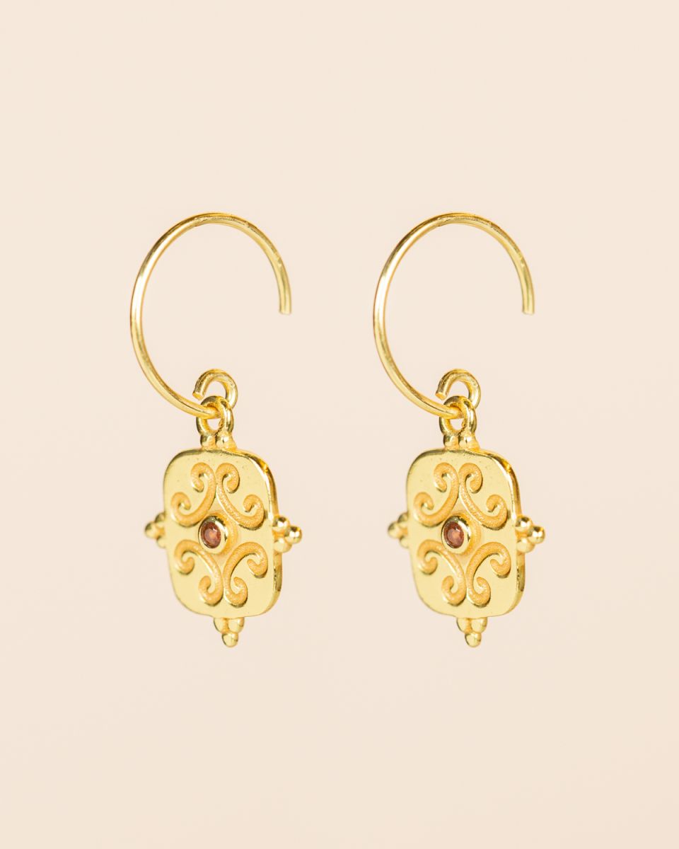 muja juma Naïma Garnet Earrings
