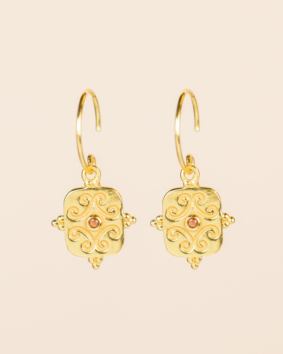 muja juma Naïma Garnet Earrings