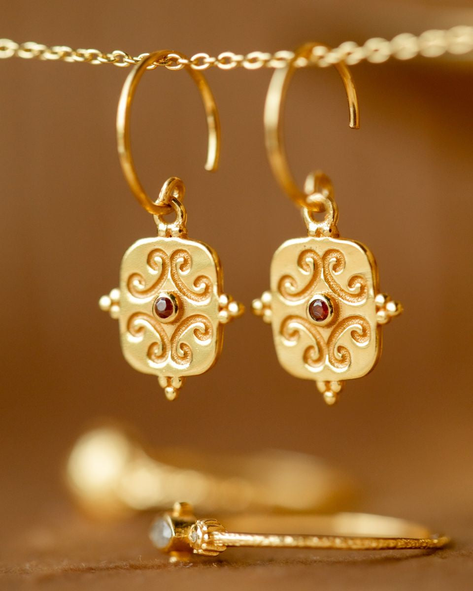 muja juma Naïma Garnet Earrings
