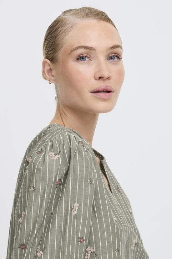 b. young Byfelippa Blouse