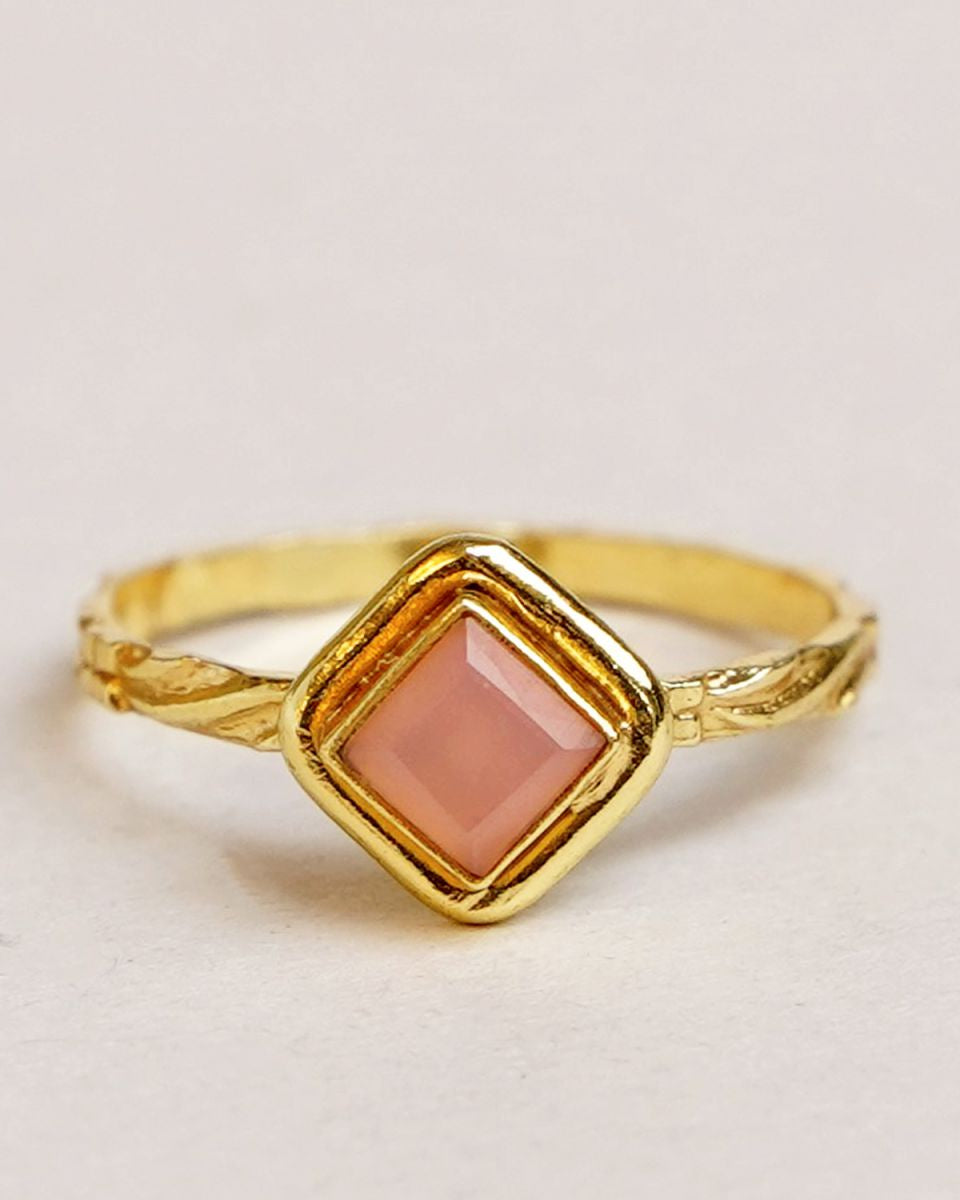 muja juma Bezel Framed Pink Opal Ring