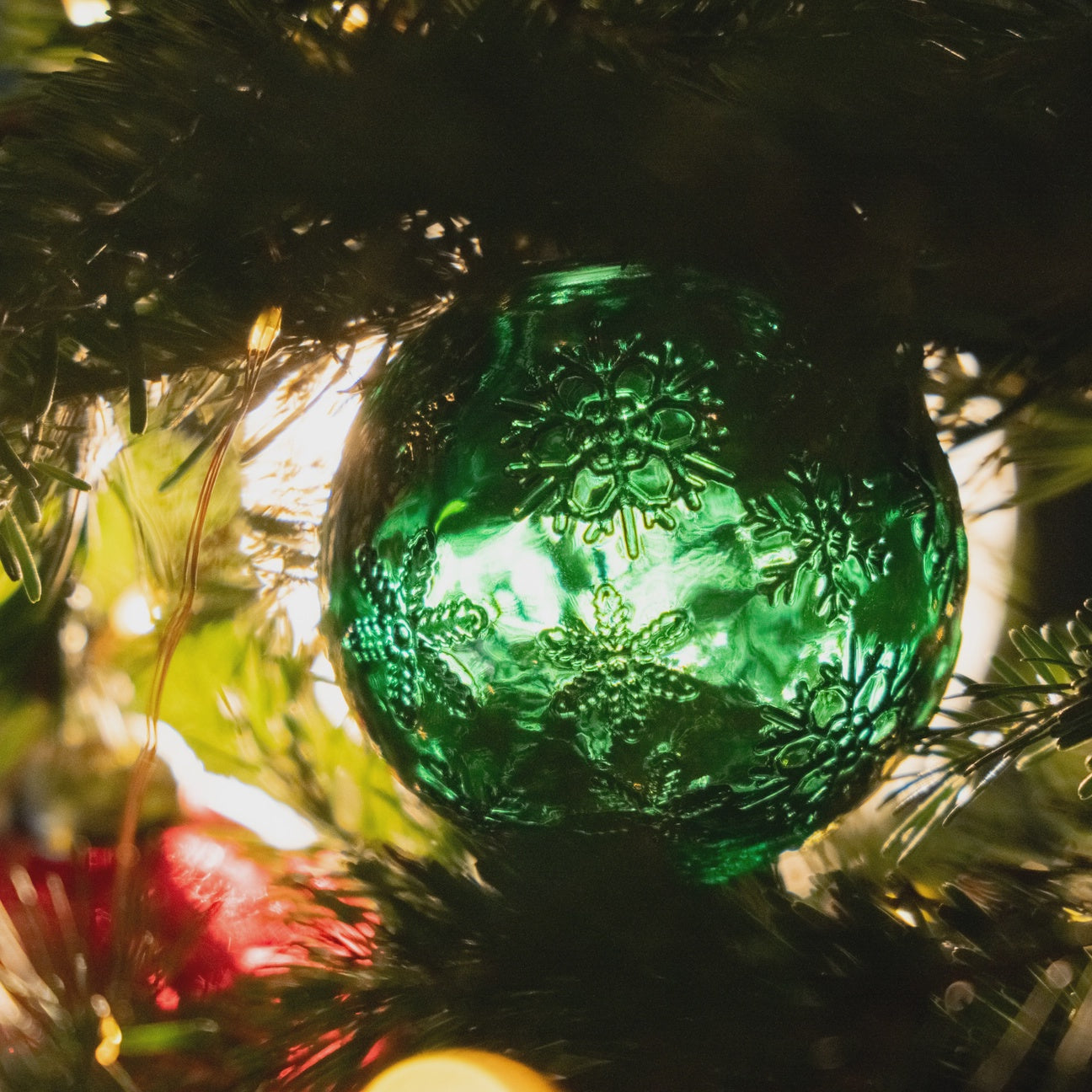 Jarapa Glass Snowflake Bauble Green