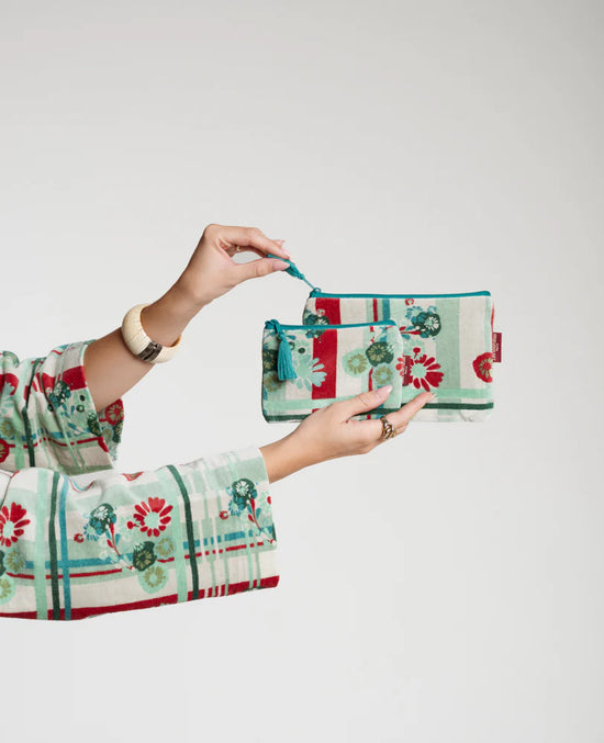 Les Touristes Medium Pouch Velvet Dundee Sauge