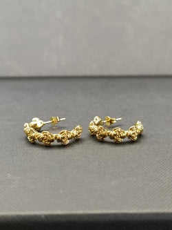 Gold Half-Hoop Earrings Engraved Roses - Precious Sparkle