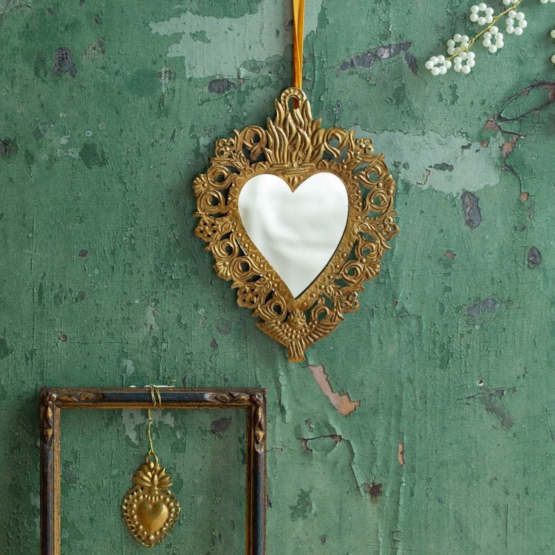 De Weldaad Homewares Sacred Heart Mirror Metal Ornament