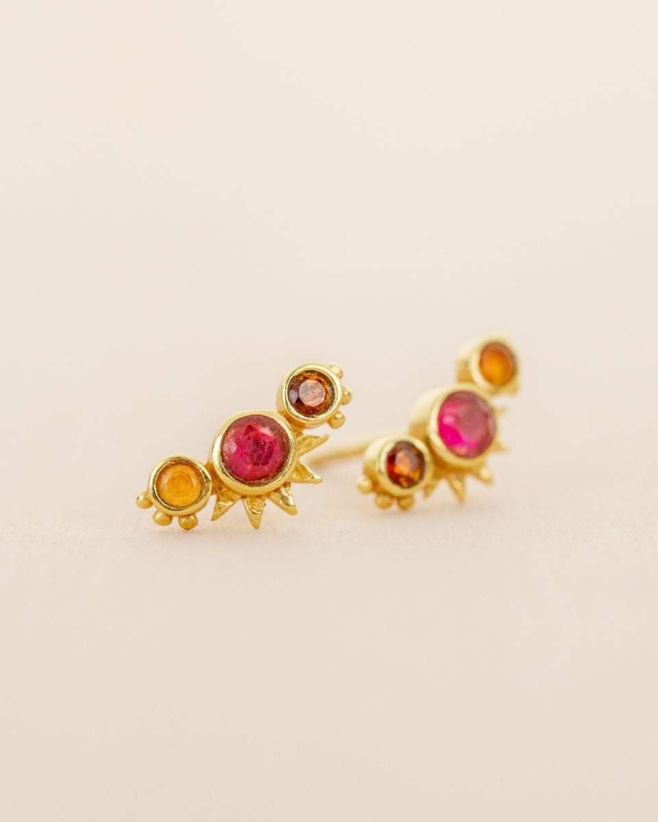 muja juma Pyxis Gold Stud Earrings Ruby - Precious Sparkle